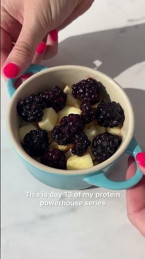 HIGHER PROTEIN APPLE AND BLACKBERRY CRUMBLE 🍏 #easyrecipe #highproteinbreakfast