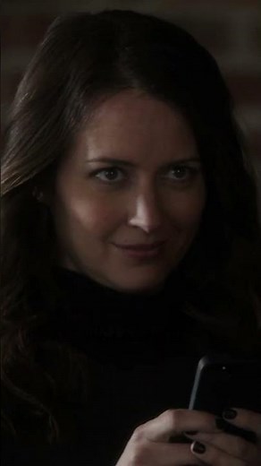 Root ( Amy Acker )