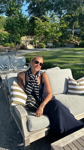 Molly Sims on Instagram: "I lost count… also why was my sweater choking me 😂"