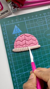 89K views · 650 reactions | The easiest way to make an adorable knitted hat/toque fondant cupcake topper or cake decoration. Winter is coming! Fondant cakes #sugarbirdcakeryfloral #fondant #fondantcake #fondantart #fondantartist #fondantdesign #easydecorating #beginnerfondant #cakedecorating #cakeart #cakedesign #cakestagram #cakesofinstagram #fondanttutorial #wintercupcakes #cupcaketoppers #fondanttoque #fondanthat #wintercake #chrictmascuncakes #chrictmaccake | Chef Bablu Padiyar | Facebook