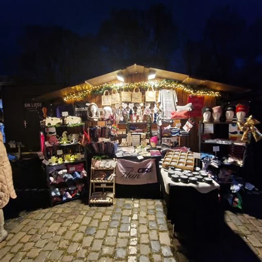 Flein-Art on Instagram: "Das war Tag 1 in St. Ingbert! 🥰 Heute geht es weiter von 12-22 Uhr! 🎁✨️🎄🙋🏼‍♀️☃️ #handmadewithlove #handmade #happy #geschenke #weihnachtsmarkt @stadt_sankt_ingbert @kultur.igb"