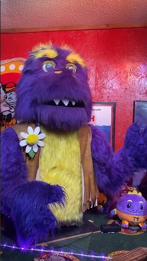 PRICELESS COLLECTION of Chuck E. Cheese animatronics at Smitty's Super Service Station. WOW!!! ​⁠​⁠