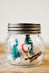 Learn how to Make a beautiful Mason Jar Snowglobe