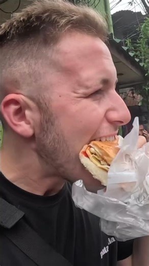$100 cheese burger in Philippines 🇵🇭