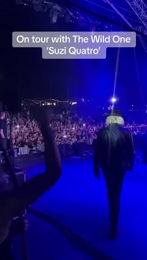 Walking on stage with The Wilde One, AKA Suzi Quatro! The vibe was electric at Sandstone Point, Bribie Island March 10th, 2024. Red Hot Summer Tour Thank you to Mahney for the 🎥 #FemaleGuitarist #OnTour #SuziQuatro #RedHotSummerTour