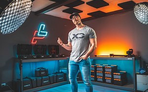 【果然】油管大神Peter Lindgren「4K 皮特大佬的2020年工作室设备大公开 揭秘！」电影质感VLOG