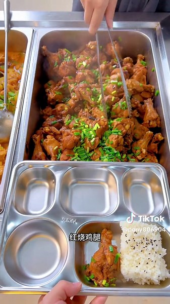 Buffet Food Showcase: Delicious Dishes & Serving Tips