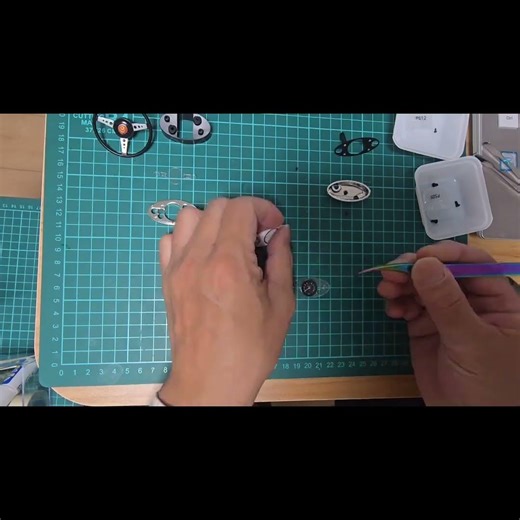 アシェット・コレクションズ・ジャパンシティーハンターミニクーパーを作る004