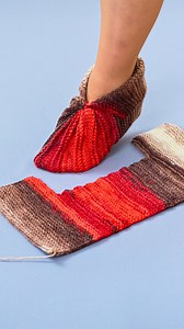Easy Knitted Slippers Step by Step tutorial Miarti🧶 Abbreviation: alt – alternate beg – beginning bet – between BO – bind off BLO – back loop only Cable – cable CA – color A CB – color B СС – contrasting color CDD – centered double decrease CN – cable needle CO – cast on cont – continue cross 2 L – cross 2 stitches to the left cross 2 R – cross 2 stitches to the right CDI – central double increase dec – decrease DD – double decrease DPN – double pointed needles Elastic – elastic edge st – edge 