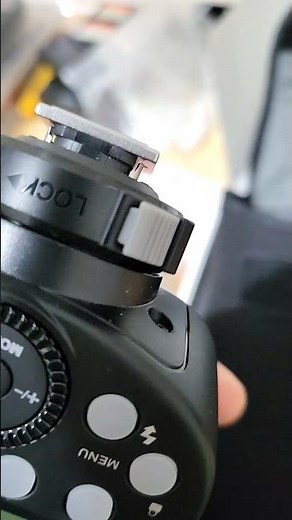 2/5 Unboxing the Godox V1 Pro Sony Flash.