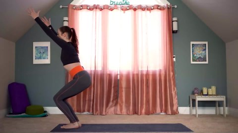 30-Min Full Body Vinyasa Flow – Strength & Flexibility (No Props)