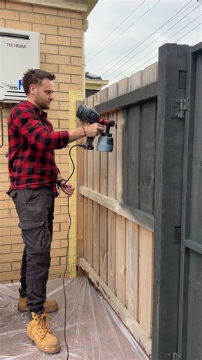 This @ozito_diy sprayer from @bunnings blew my mind 😍 Transform your fence in just a few hours without spending a fortune on expensive equipment. With proper technique and a good quality exterior paint, you can achieve a professional result that is sure to impress 👌 #diy #painting #handyman #housetransformation #landscape #renovation #renovate | The Total Dad