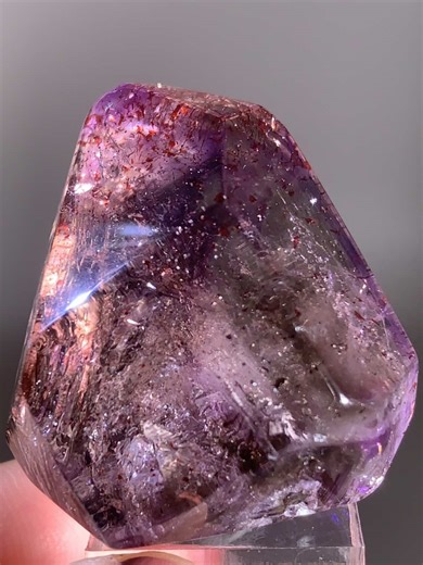 A rare Super Seven polished freeform featuring two natural enhydro bubbles. This double-bubble formation is exceptionally uncommon, adding movement, depth, and charm to the crystal. A beautiful collector’s piece with unique natural activity. #SuperSevenCrystal #EnhydroCrystal #RareCrystalFind #CollectorCrystal #CrystalWithBubbles