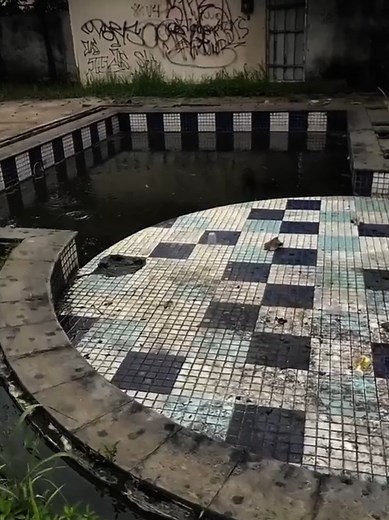 Kolam Renang Terbengkalai di Bogor: Kisah Misteri SILUMAN ULAR