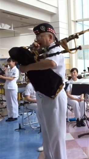 [Must-see for bagpipe fans] Instrument explanation by a Japan Maritime Self-Defense Force Ominato...