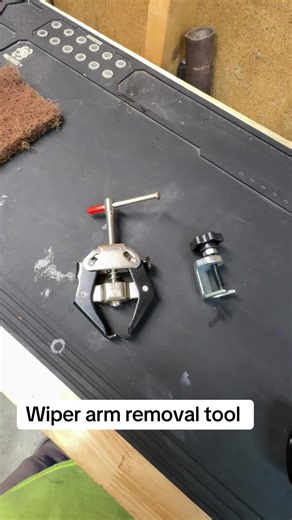 Herramienta para quitar brazos de limpiaparabrisas
