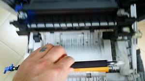 惠普CP4025更换转印辊步骤