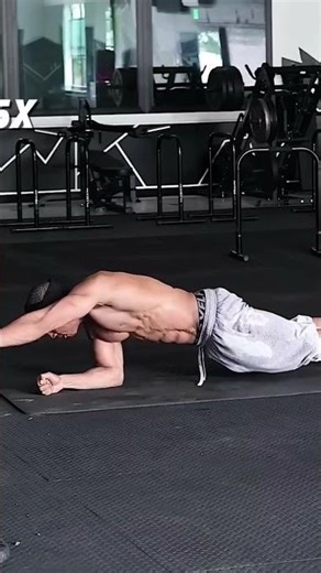 Quick and effective band core training workout. #motivation #strongabs #gymworkout