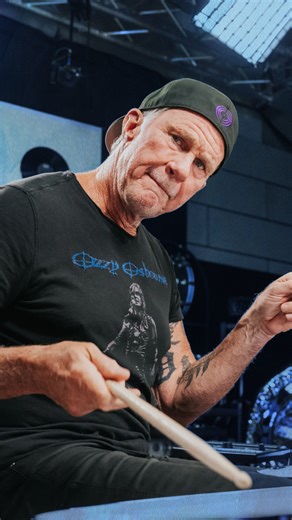 How Well Does Chad Smith Know Black Sabbath? 🤘🏼 We challenged Chad with a Black Sabbath–inspired track and a Bill Ward checklist packed with flams, signature hi-hat work, iconic grooves, and even a “Rat Salad”–style solo. 👀 Catch the full video on the Drumeo channel, and check out Chad’s NEW Legends of the ’70s course, where he breaks down the essential vocabulary of John Bonham (Led Zeppelin), Bill Ward (Black Sabbath), Ian Paice (Deep Purple), and Keith Moon (The Who). Save your spot in the