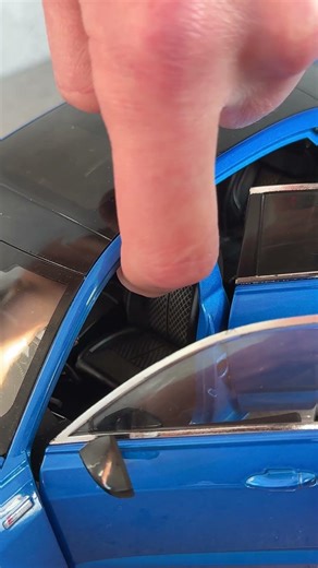 Some sounds of Audi A6L 1:18 scale