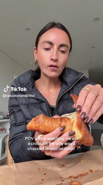 How to Properly Enjoy a Croissant: A Guided Experience