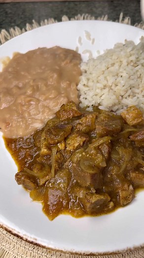 Chicharron de cachete en salsa verde de habanero Mis guantes de nitrilo son de @MTG STORE Ingredientes 500 gr chicharron de cachete SALSA: 6 tomatillos 6 habaneros verdes 1/2 cebolla blanca 1 cebolla amarilla 1 jalapeño rojo 3 dientes de ajo #parallorardefelicidad #chicharron #chicharrones #chicharronensalsaverde #chicharronensalsa #parrilleros #parrillero #parrilla #chef | El Asadoronguirirongui