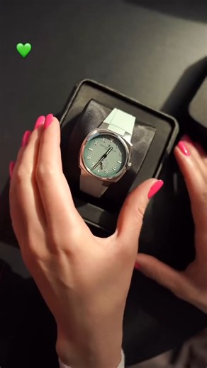OMNI Mint Watch – Élégance verte, conscience claire Cadran menthe, acier recyclé, verre saphir anti-reflet. Un design suisse pour ceux qui veulent plus qu’un style : un impact. Disponible sur #troisplustrois https://www.troisplustrois.com/products/omni-mint-watch-stainless-steel #qnetproduct #watch #BernhardHMayer | Troisplustrois