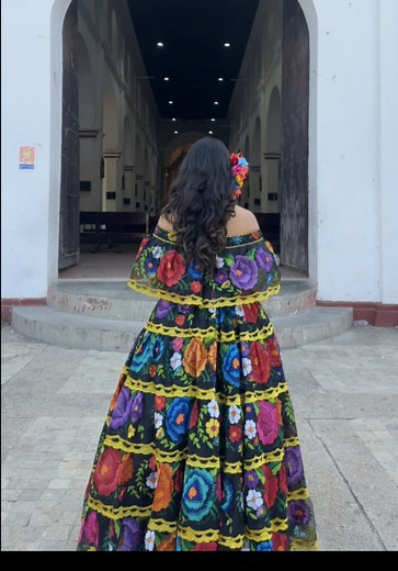 Traje Chiapaneca: Elegancia y Tradición de Chiapas