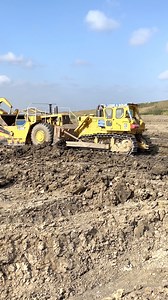 Kerr's immaculate CAT D9H pushing 621 and 637 scrapers | RPA Media