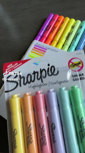 More new highlighter colors from @Sharpie ✨ lets see how the 6 pack colors compare to the 8 pack. #sharpie #sharpiehighlighter #highlighter #pentest #plannercommunity #planneraddict #plannertok #backtoschoolsupplies #2023planner #organization #handwriting