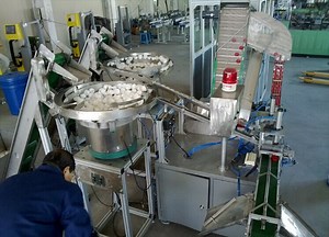 Bottle Cap Assemblying Machine