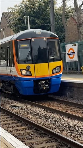 London overground class 378 arriving at Hampstead Heath station