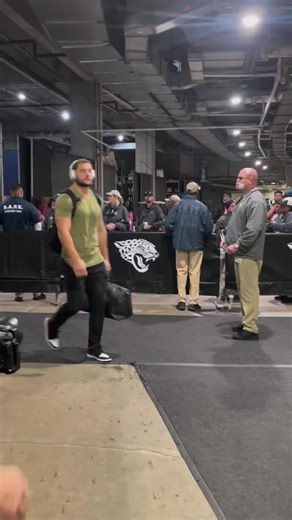 WALKING TRAINING MOOD 💪🏻 When do you want me in the training camp? #fyp #fypシ #1millionviews #NFL #training