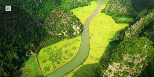 ✨ 𝐒𝐔𝐂𝐒𝐎𝐍𝐆𝐌𝐎𝐈 | 𝐁Ả𝐍 𝐇Ò𝐀 𝐂𝐀 𝐌Ù𝐀 𝐗𝐔Â𝐍 𝐆𝐈Ữ𝐀 𝐃𝐈 𝐒Ả𝐍 ✨ 🌸 “Đoản Xuân Ca” – tuyệt phẩm của Thanh Sơn – hoà quyện cùng thắng cảnh hùng vĩ 🖼️ 𝗧𝗿𝗮̀𝗻𝗴 𝗔𝗻 – 𝗕𝗮́𝗶 Đ𝗶́𝗻𝗵 đầy mê hoặc, qua phần trình diễn của 🎋 Dàn nhạc Sức Sống Mới (𝗦𝗦𝗠𝗢). 𝐶ℎ𝑢́𝑛𝑔 𝑡𝑜̂𝑖 𝑡𝑟𝑎̂𝑛 𝑡𝑟𝑜̣𝑛𝑔 𝑔𝑢̛̉𝑖 𝑙𝑜̛̀𝑖 𝑐𝑎̉𝑚 𝑜̛𝑛: 🏦 Doanh nghiệp đồng hành: 𝗖𝗢̂𝗡𝗚 𝗧𝗬 𝗫𝗔̂𝗬 𝗗𝗨̛̣𝗡𝗚 𝗫𝗨𝗔̂𝗡 𝗧𝗥𝗨̛𝗢̛̀𝗡𝗚 🇻🇳🇻🇳 🎬 Quay phim: 𝗡𝗴𝘂𝘆𝗲̂̃𝗻 𝗧𝗮̂𝗻 𝗰𝘂̀𝗻𝗴 𝗲𝗸𝗶𝗽 𝗛