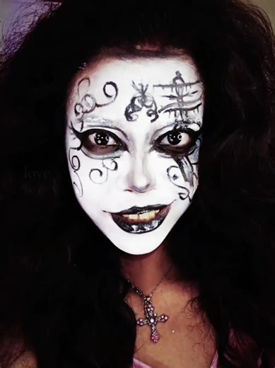 Trad Goth Makeup: Creative Styles and Tips
