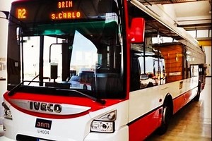 A Napoli viaggeranno solo bus elettrici, 250 mezzi nuovi Anm contro il caro benzina