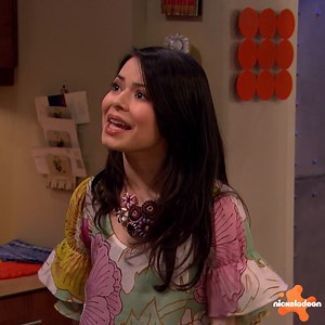 Pauvre Spencer ! 😮 Chuck cache bien son jeu ! 😵‍💫 #mynickelodeon #icarly | Nickelodeon en Français