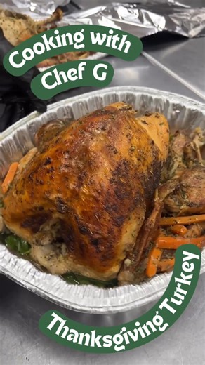 𝗪𝗮𝗻𝘁 𝗮 𝗳𝗼𝗼𝗹𝗽𝗿𝗼𝗼𝗳, 𝗳𝗹𝗮𝘃𝗼𝗿𝗳𝘂𝗹 𝘁𝘂𝗿𝗸𝗲𝘆? 𝗦𝘁𝗮𝗿𝘁 𝗿𝗶𝗴𝗵𝘁 𝗵𝗲𝗿𝗲!🍗Ingredients: • Mayo • Salt & pepper • Garlic powder • Onion powder • Paprika • Thyme • Rosemary • Sage • Poultry seasoning (optional) • Carrots • Onion • Lemon Recipe: 1. Mix mayo with all the seasonings to create a rich, flavorful rub. 2. Pat the turkey dry and spread the mayo rub under the skin and all over the outside. 3. Stuff and surround the turkey with carrots, onion, and sliced lemon. 4. Cov