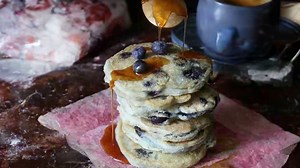 Quick and fluffy blueberry pancakes