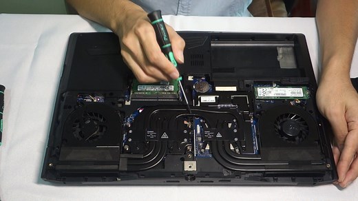 小秋搞机视频第二集蓝天P750DM P751DM P770ZM P770DM X599 X799 GX7 GX8 雷神系列拆键盘以及更换无线网卡教程