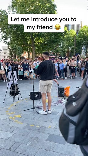 Amerigo Marino: Busking and Singing Fun with Adele