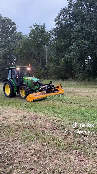 Exploring the John Deere 5100M and Mulching Techniques
