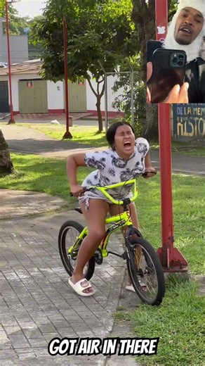 She Tried to Steal My Bike… But the Twist Had Her Running! 😂🚴‍♂️ (Ultimate Public Prank)”#prank