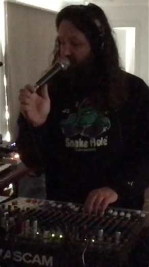 This video offers a glimpse inside a techno factory, showcasing the process of spindling yarn. But there's also a mystery: what exactly is being cut off? Intriguing process. #TechnoFactory #YarnSpinning #ManufacturingProcess #IndustrialTech | Thoa.FM