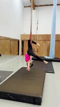Sophie’s FIRST TIME trying trio trapeze! #sophiefatu #aerial #circus