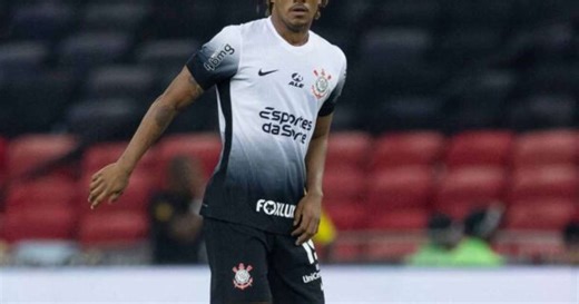 Carrillo encanta e vira peça fundamental no Corinthians