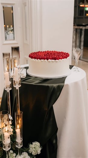Lynne Broberg | Floral cake table styling — elevated and hero-focused Florals & styling @bespoke_creative_collection Cake @thecakeclub_au Photography... | Instagram