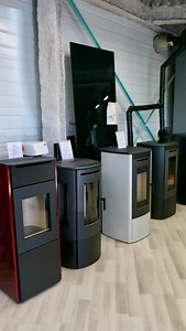 🔥 Découvrez le poêle hybride présenté par Bruno ! Aujourd’hui, on vous montre un poêle 2 en 1 : à la fois bois et granulés. L’avantage ? Plus de flexibilité, plus de confort et une chaleur parfaitement maîtrisée au quotidien. Ce modèle hybride allie autonomie, performance et authenticité du feu, tout en vous offrant une solution économique et adaptée à chaque situation. Merci à Bruno pour cette démonstration ! 👉 Pour plus d’infos ou un accompagnement personnalisé, rendez-vous chez Espace Feu à