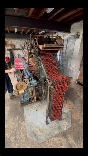 The Caernarfon pattern. #textiles #weaving #londonclothcompany #noonepartieslikeaweaver #welsh #interiordecor #homewares #interiordesign | London Cloth