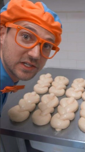 🍞👨‍🍳 Blippi at the Bakery! Watch How Bread is Made!